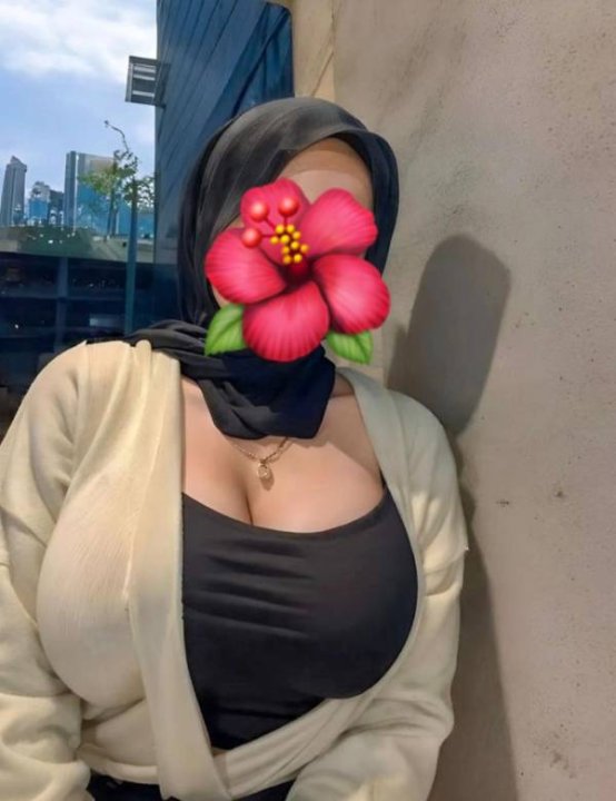 Muslim කෙල්ලගේ කුක්කු බලන්න ආසයි ද , එහෙනම් මගේ cam show එක ගන්න 🥵 Location: Live cam Live Cam